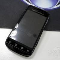 MotoDROID-Looking