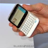 HTC-ChaCha-and-HTC-Salsa-Facebook-phone-hands-on-02-slashgear