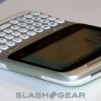 HTC-ChaCha-and-HTC-Salsa-Facebook-phone-hands-on-06-slashgear