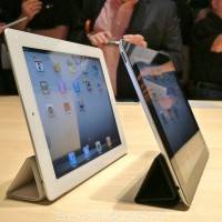 ipad-2-smartcovers-hands-on-demo17-slashgear