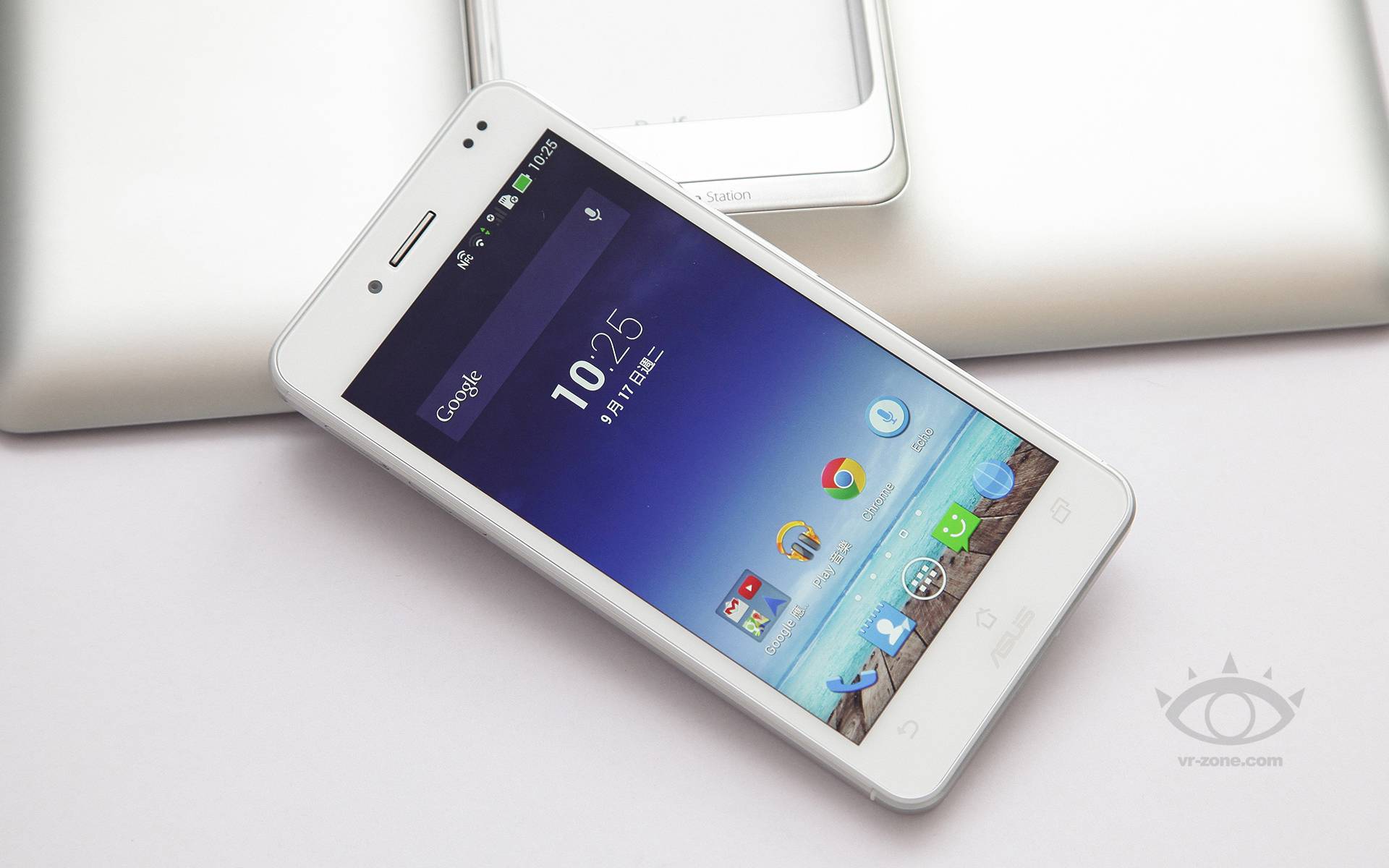 Asus infinity. Асус Инфинити. Инфинити 2 телефон. ASUS PADFONE S White. Смартфон Инфинити нот 10.