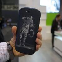 yotaphone-2 (5)