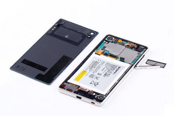 Sony-Xperia-Z4-Disassembly-_2