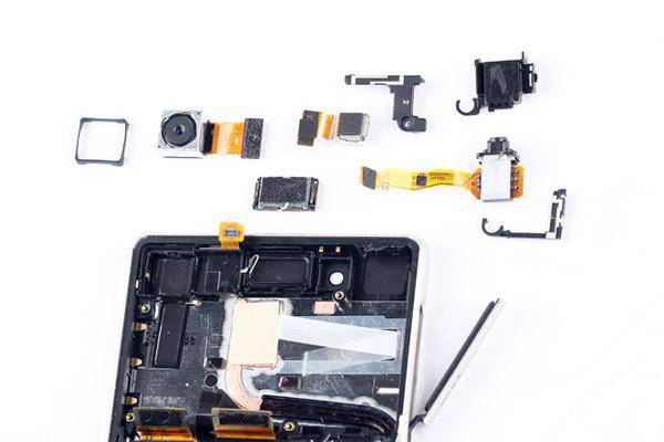 Sony-Xperia-Z4-Disassembly-_7