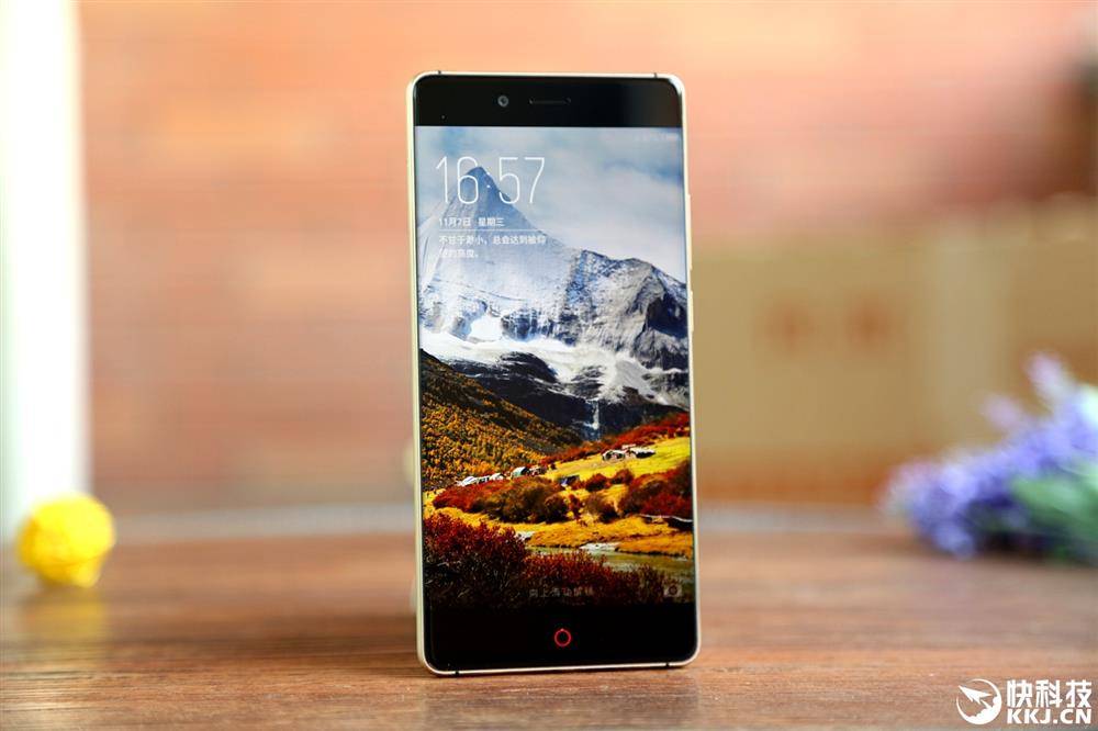 ZTE-Nubia-Black-Gold-Editon