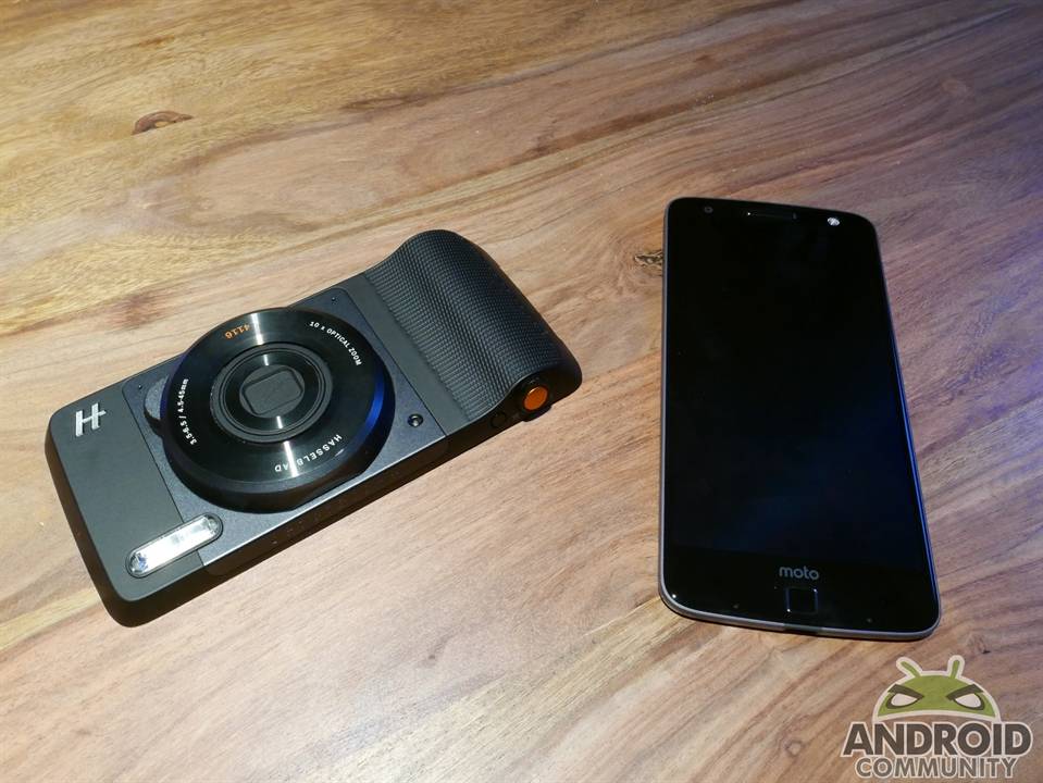 Hasselblad True Zoom Moto Mod hands-on preview: Digital