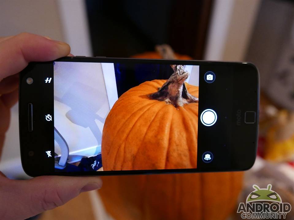 Hasselblad True Zoom Moto Mod Review