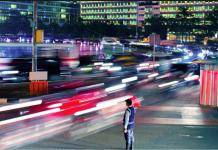 Uber sells off Southeast Asian business to rival Grab