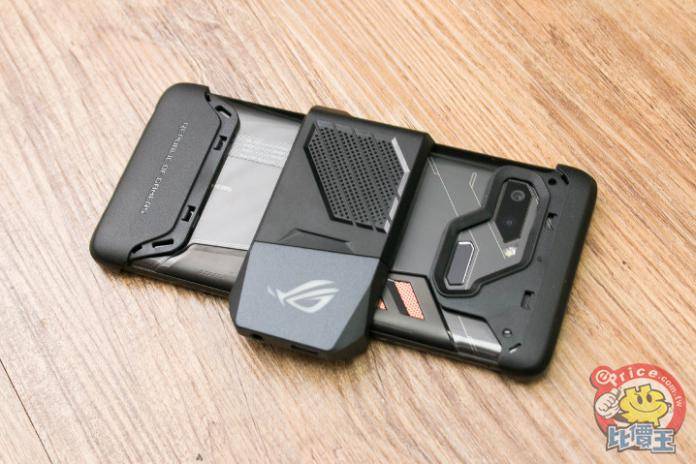 tung Stikke ud Græsse ASUS ROG Phone: Mobile gaming accessories ready to blow your mind - Android  Community