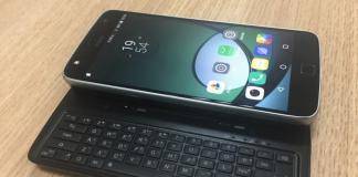 Slider Keyboard Moto Mod for the Moto Z