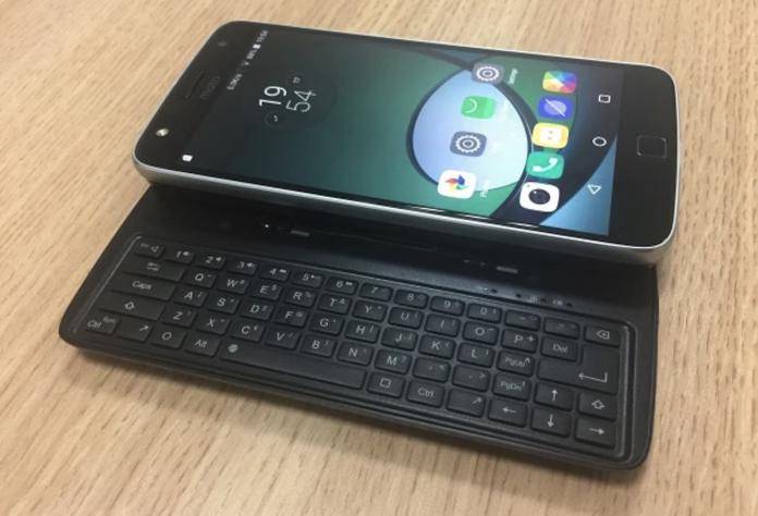 Slider Keyboard Moto Mod for the Moto Z