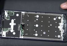 Xperia 10 Plus’ 21:9 screen should be easy to replace