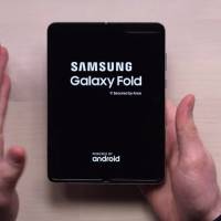 Samsung Galaxy Fold Unboxing 9