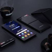 Samsung Galaxy Z Flip 2 phone a