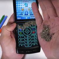 Motorola RAZR 2020 Durability Test