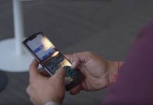 Motorola RAZR Moto razr foldable phone clicking sound