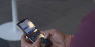 Motorola RAZR Moto razr foldable phone clicking sound