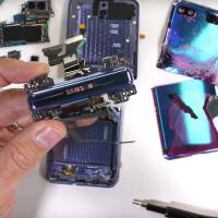 Samsung Galaxy Z Flip Teardown 11