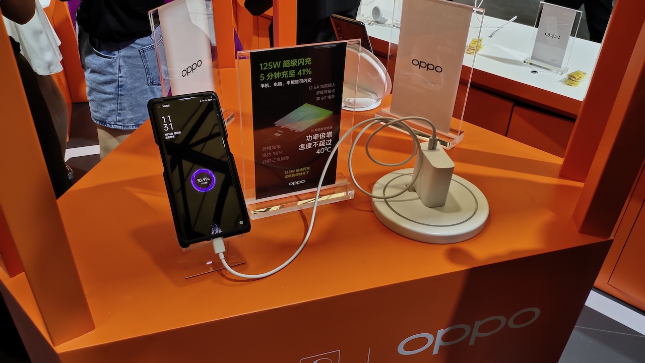 OPPO 125W ultra fast charging solution