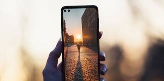 Motorola One 5G Display