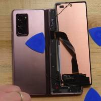 Samsung Galaxy Z Fold 2 Teardown 3