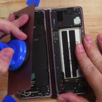 Samsung Galaxy Z Fold 2 Teardown 4