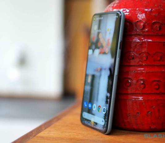 Google Pixel 5 screen gap issue